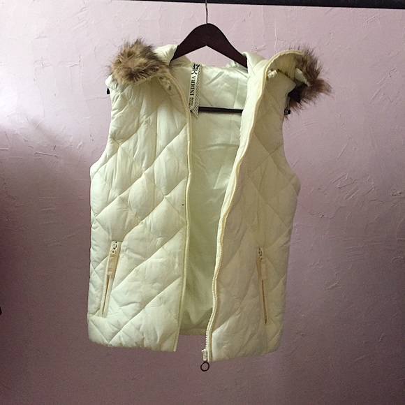 Indira Powder Room Puffy Fur Vest - Picture 10 of 14